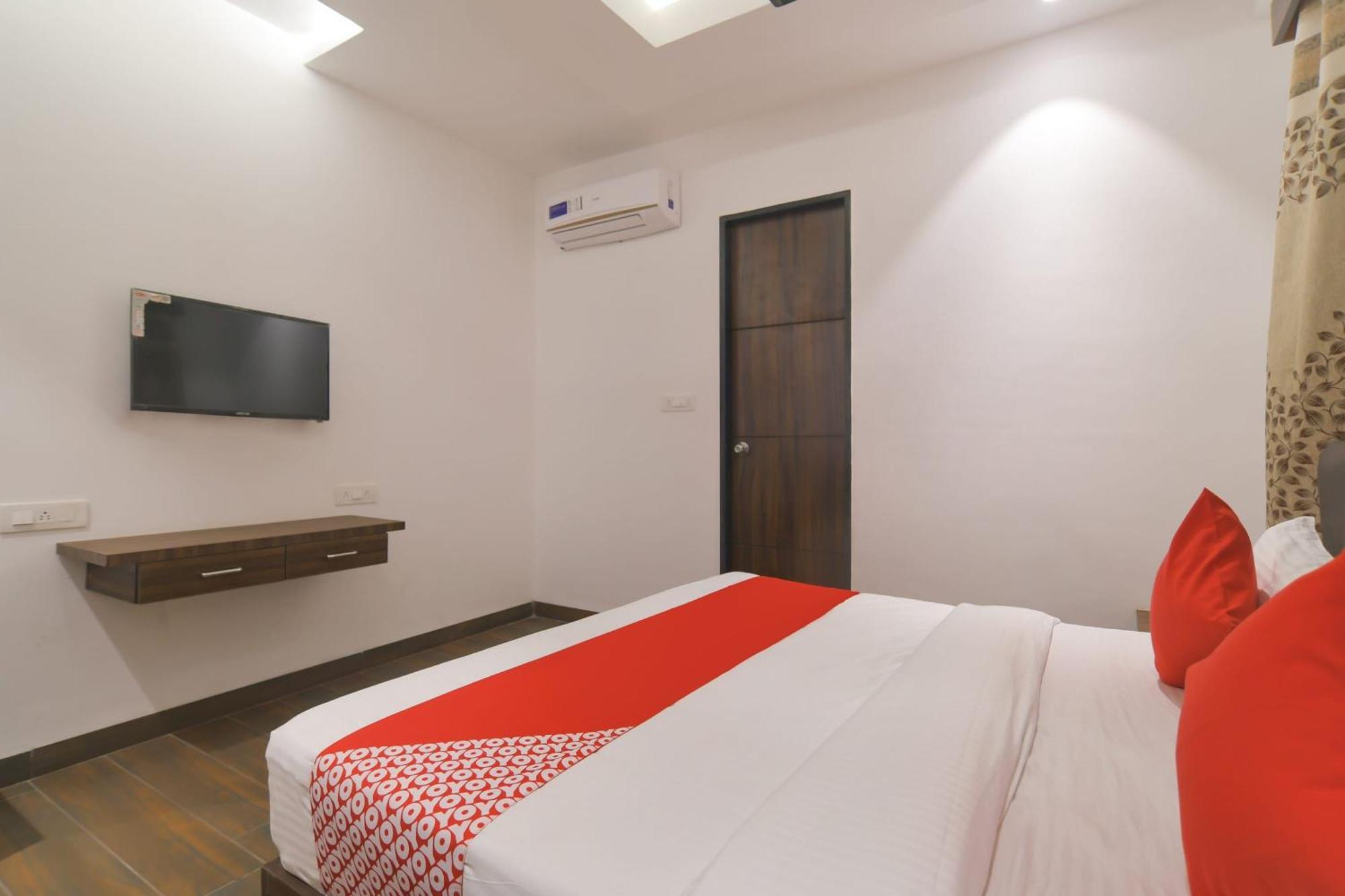 Hotel O Rudraksh Indaur Kültér fotó