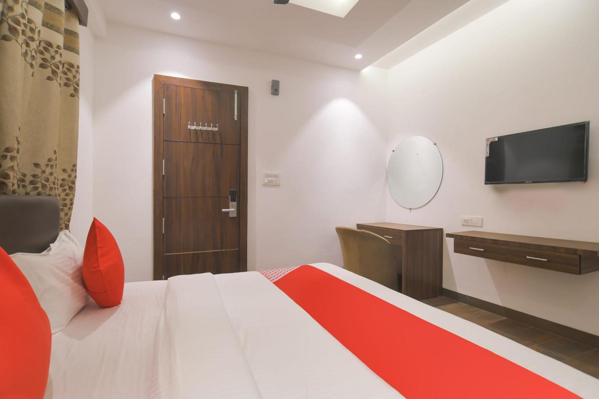 Hotel O Rudraksh Indaur Kültér fotó