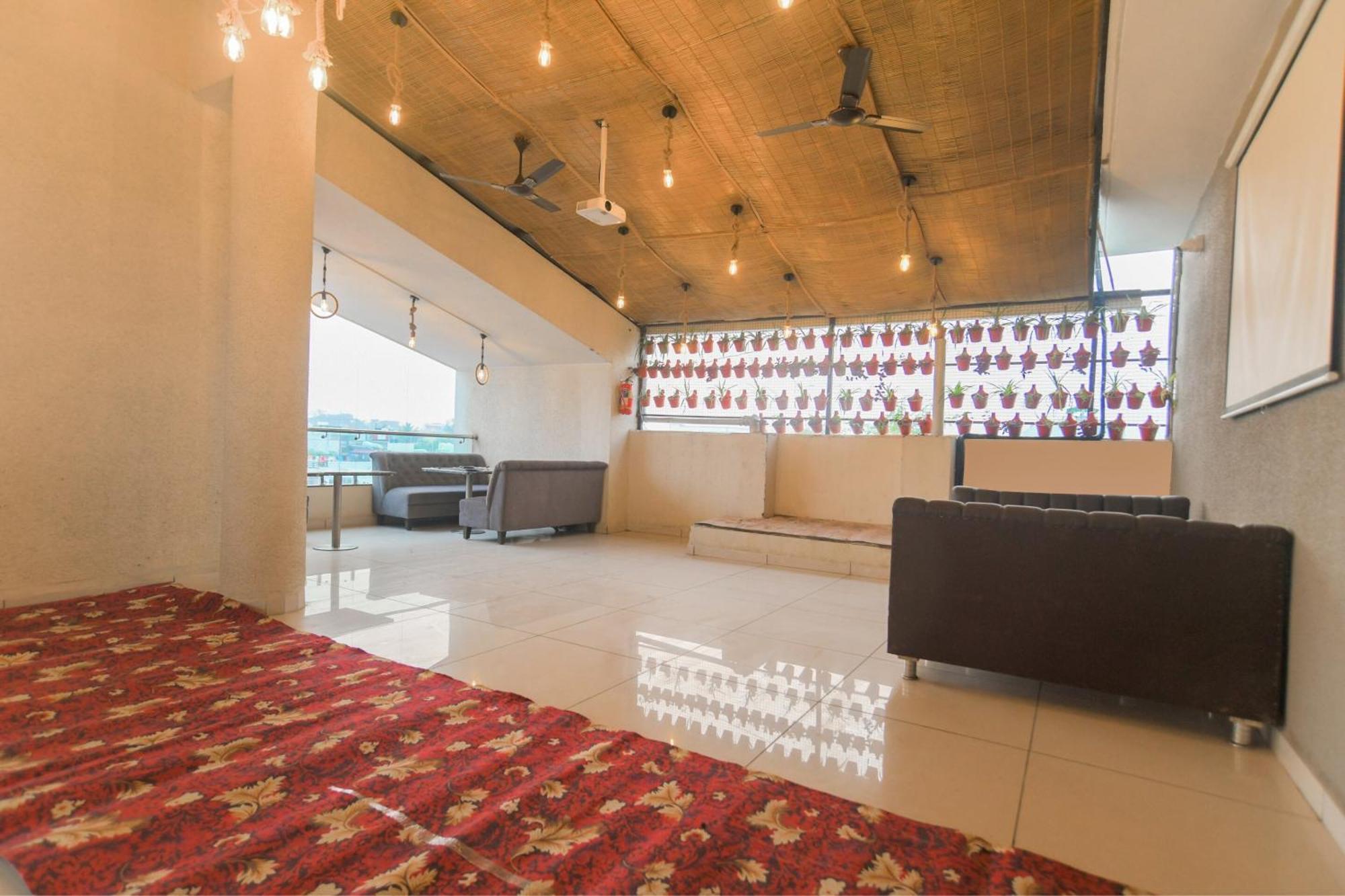 Hotel O Rudraksh Indaur Kültér fotó