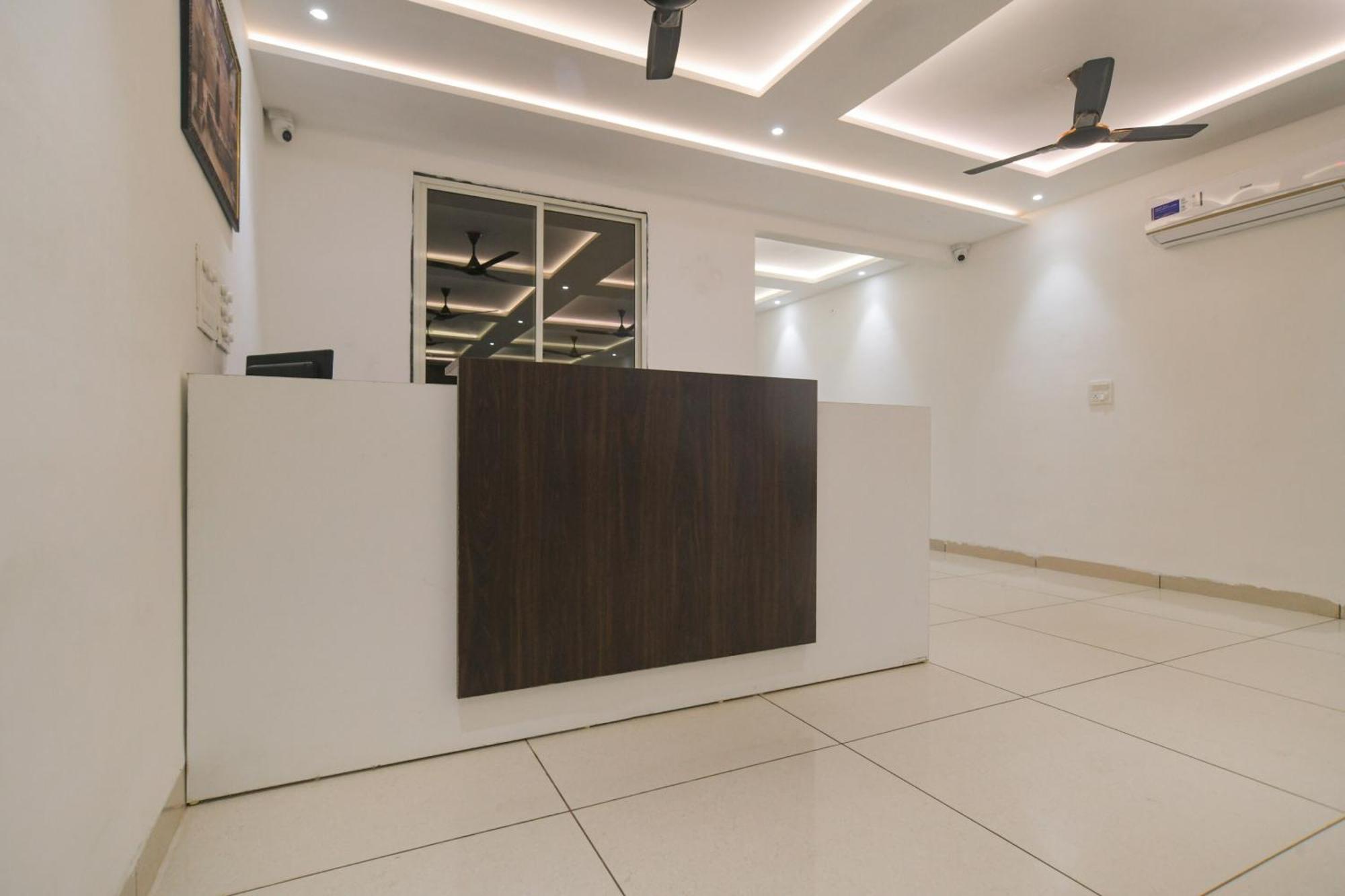 Hotel O Rudraksh Indaur Kültér fotó